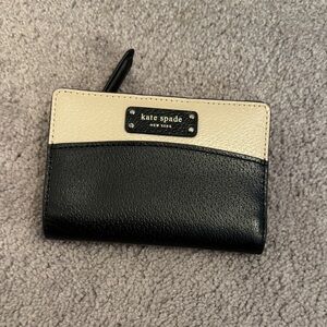 Kate Spade Black and Cream Card Holder